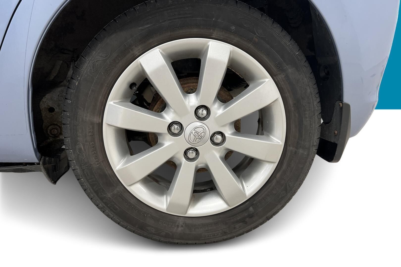 Toyota Yaris iso kuva 13