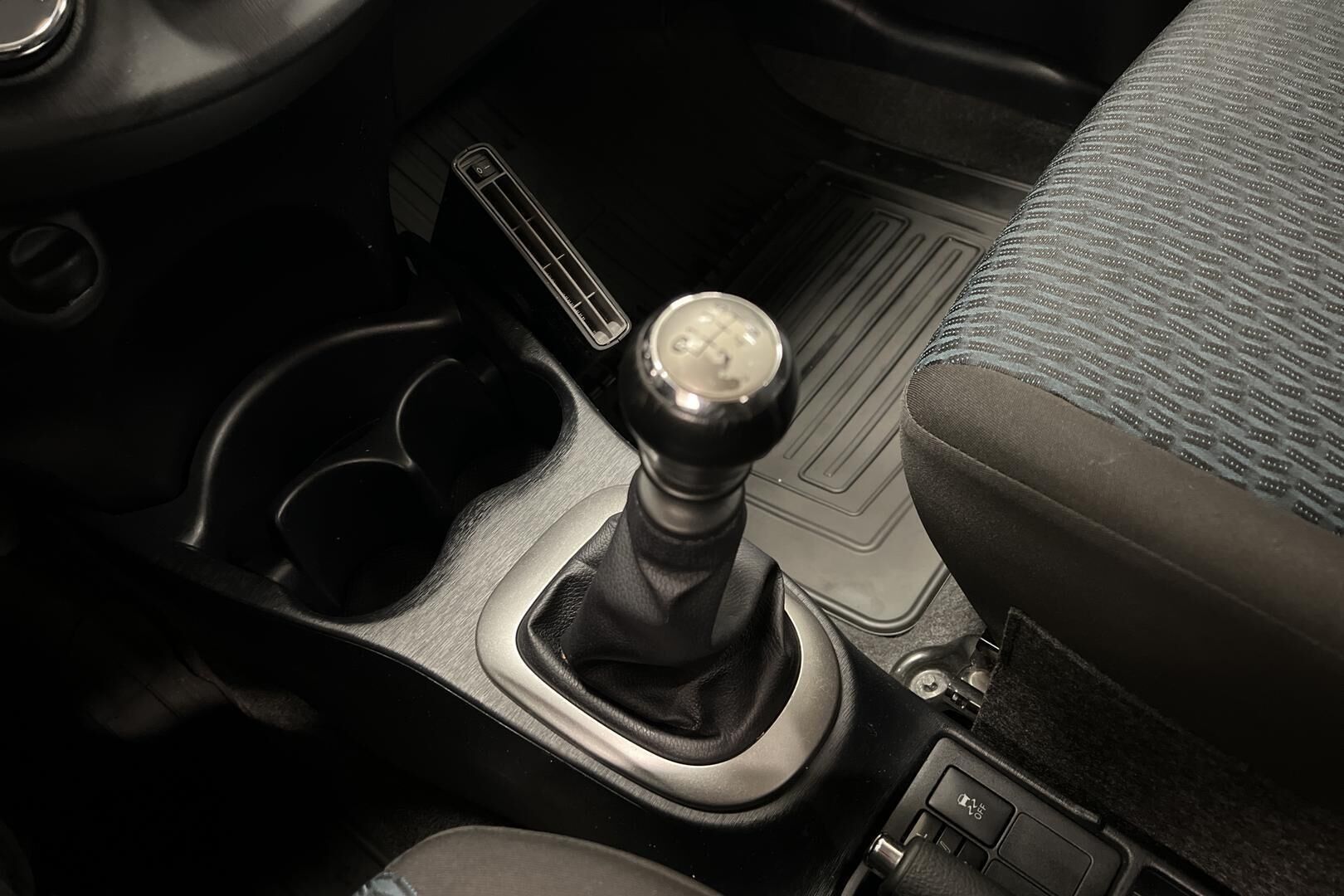 Toyota Yaris iso kuva 15