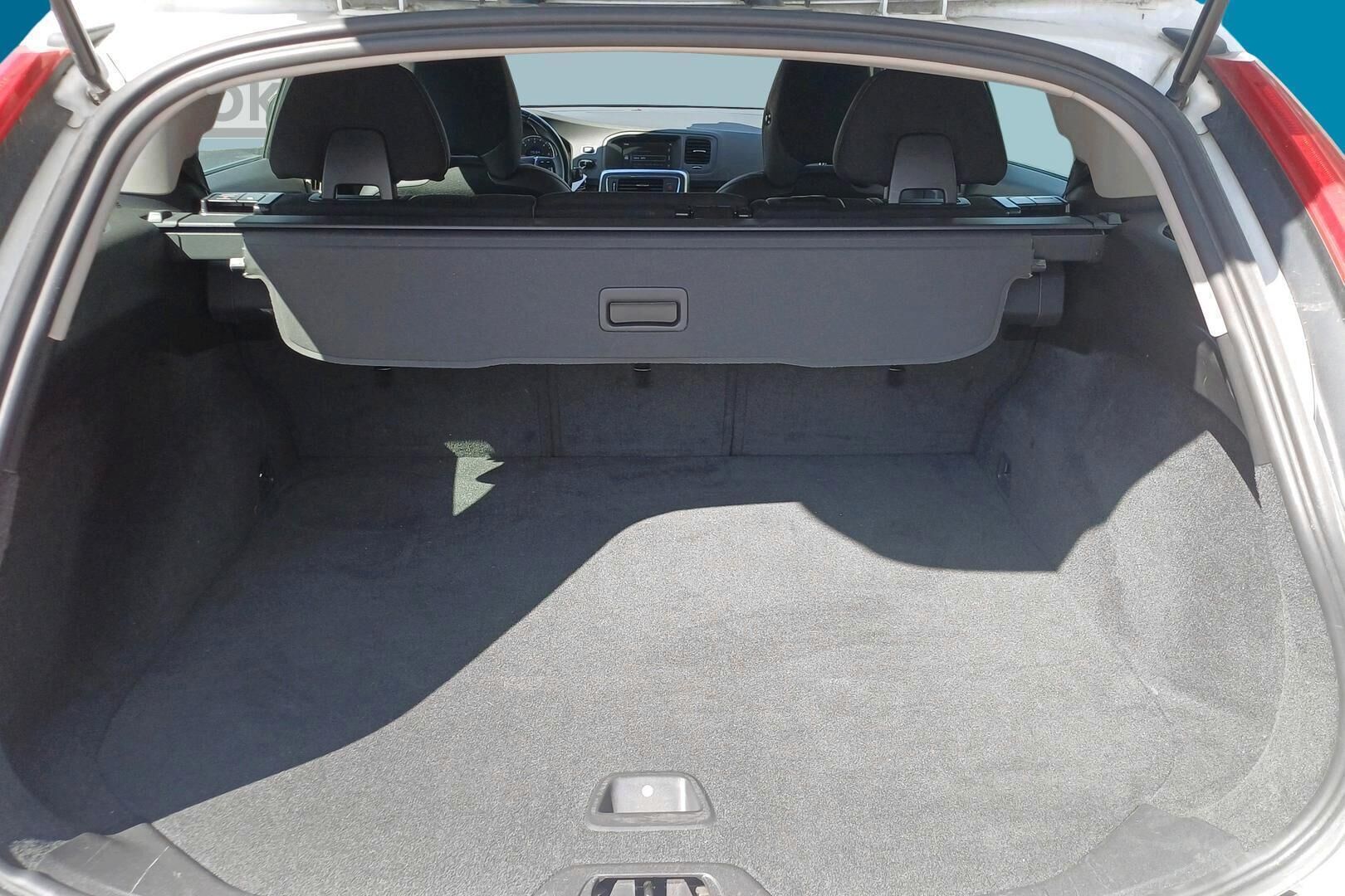 Volvo V60 iso kuva 9
