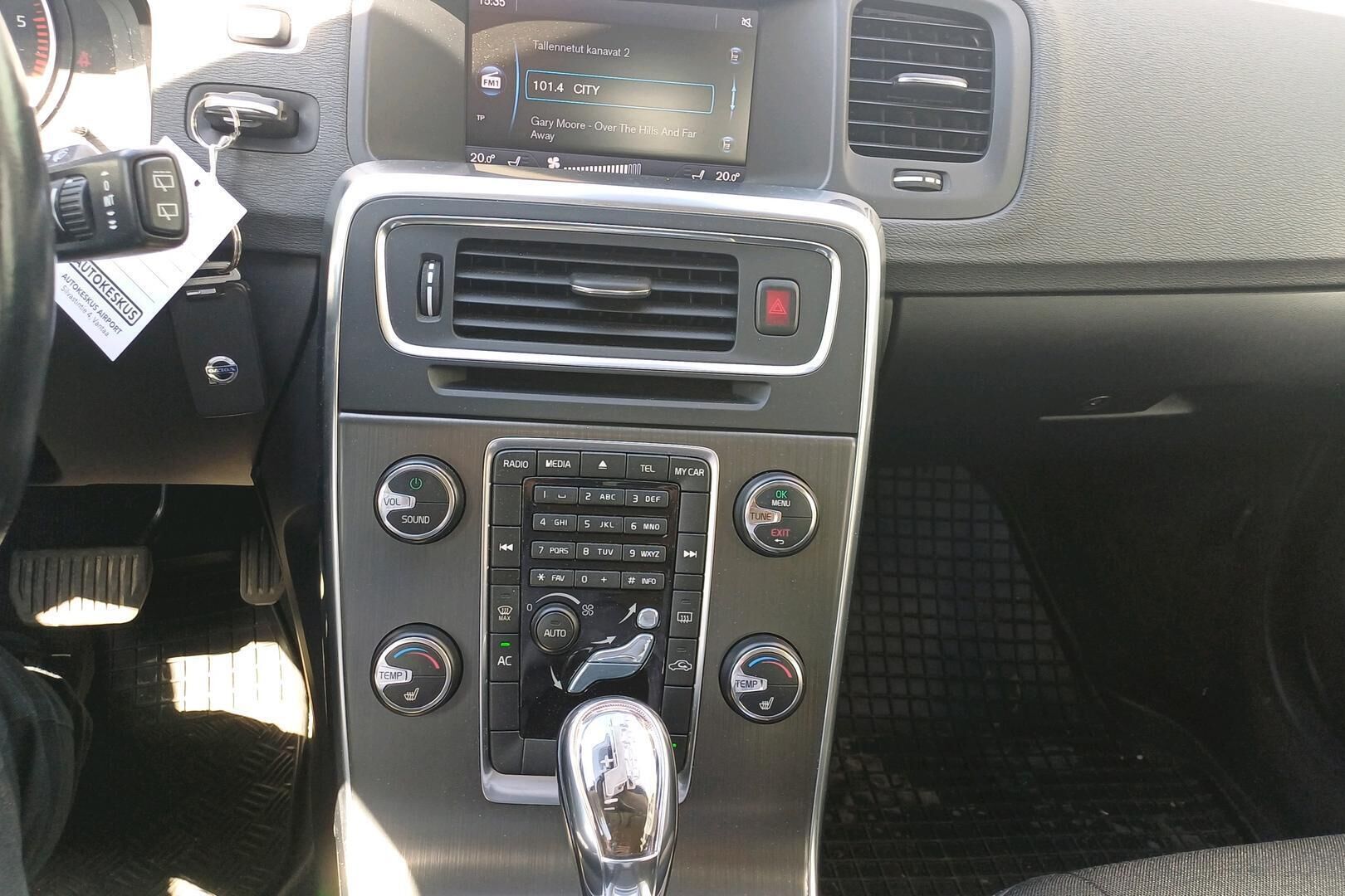 Volvo V60 iso kuva 12