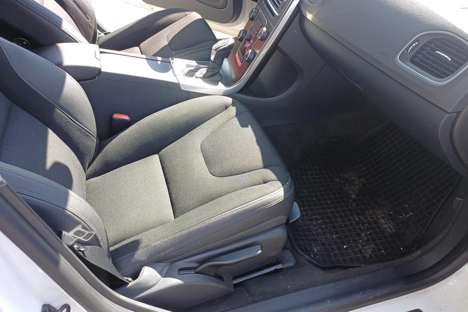 Volvo V60 iso kuva 18