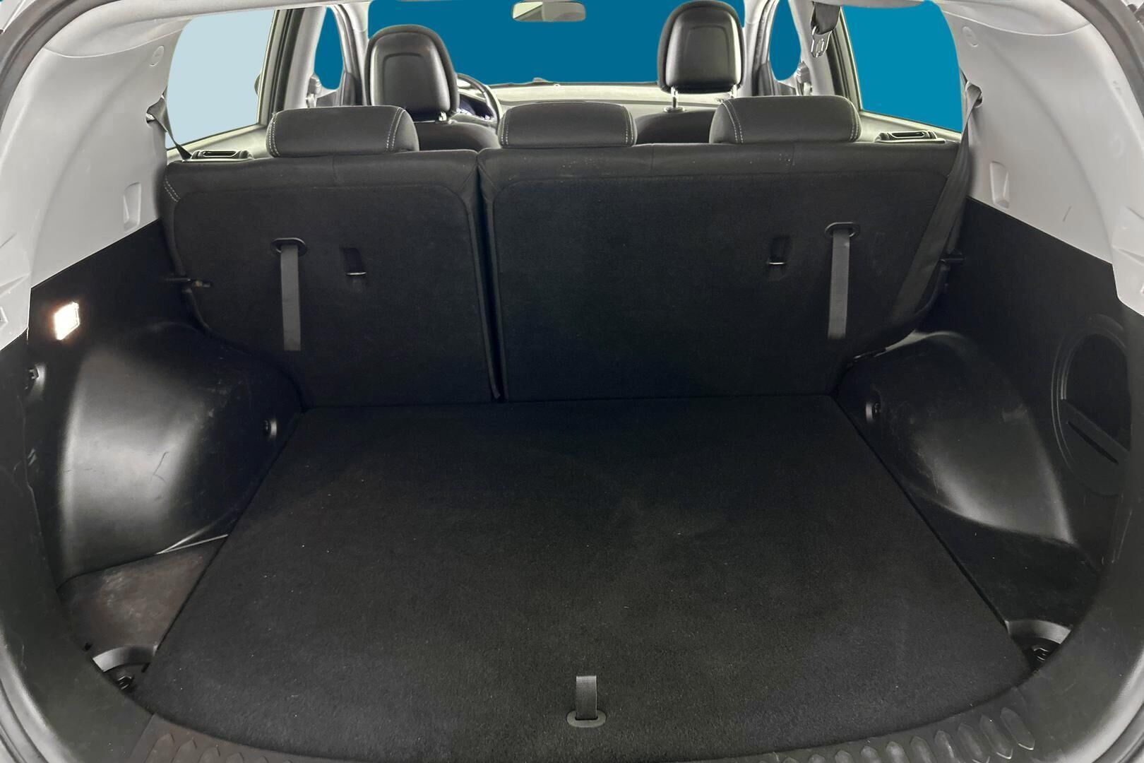 Kia Sportage iso kuva 11