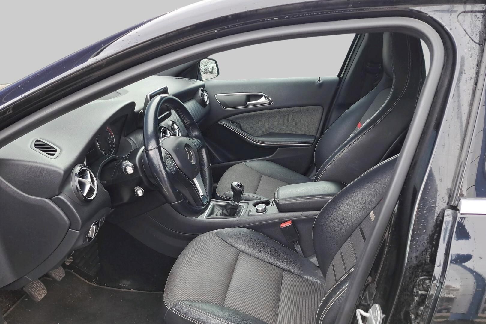 Mercedes-Benz A iso kuva 9