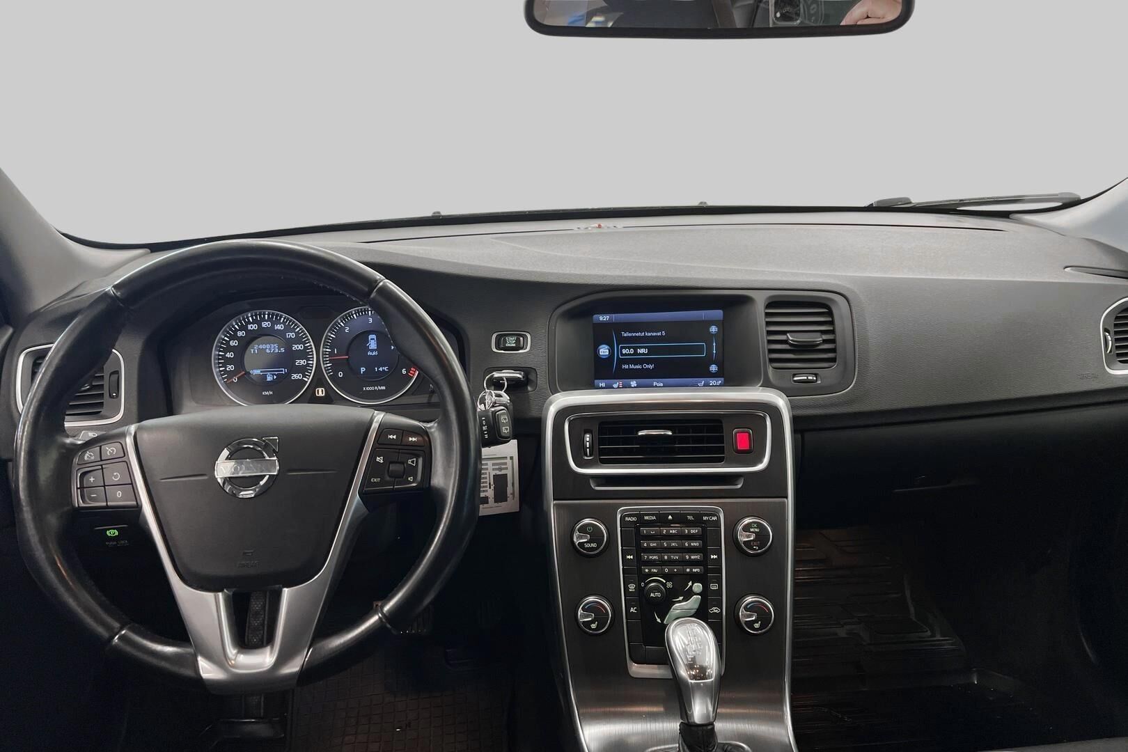 Volvo V60 iso kuva 9