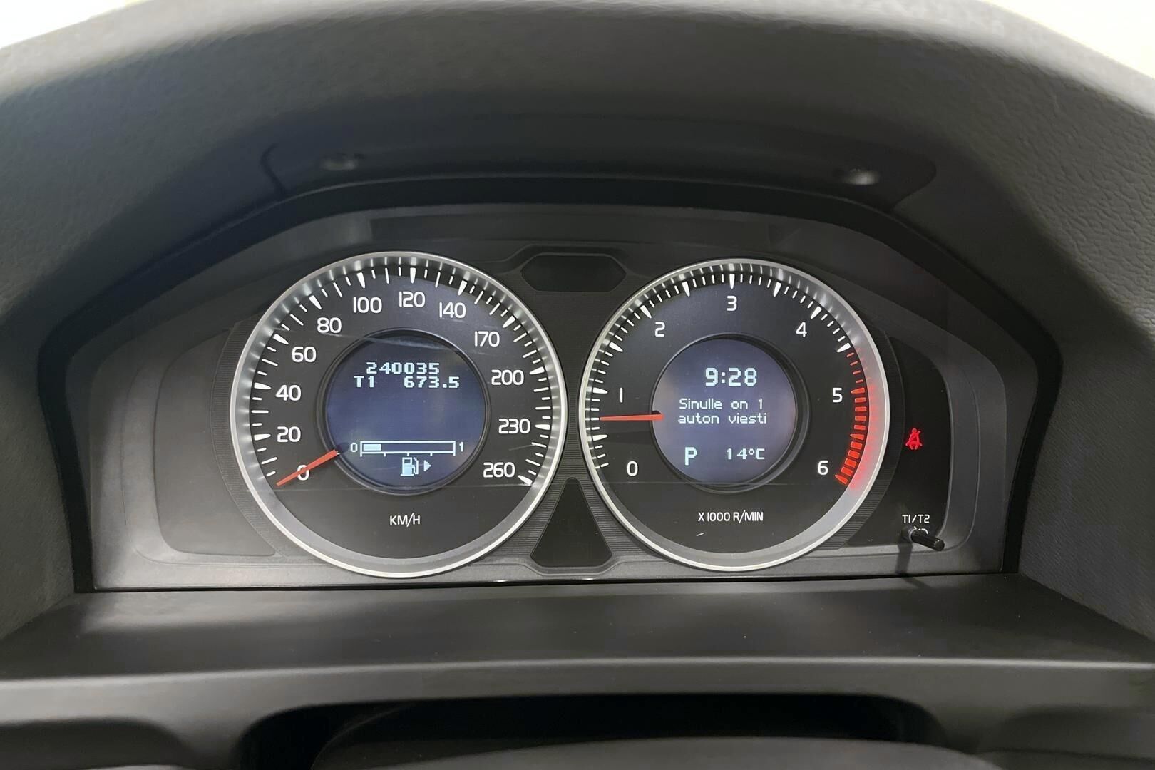 Volvo V60 iso kuva 12