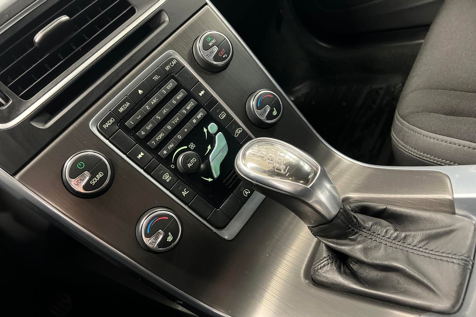 Volvo V60 iso kuva 14