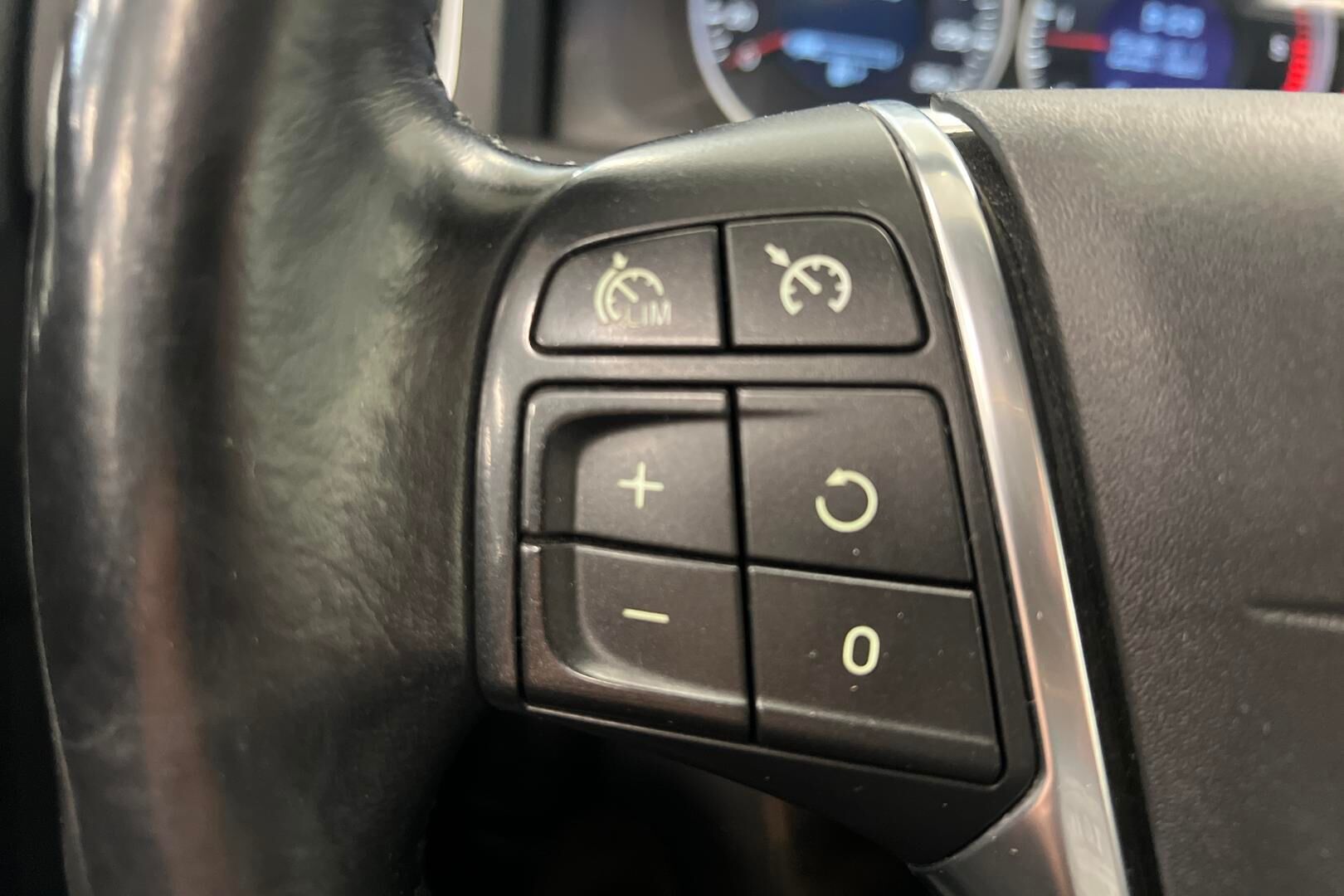 Volvo V60 iso kuva 15