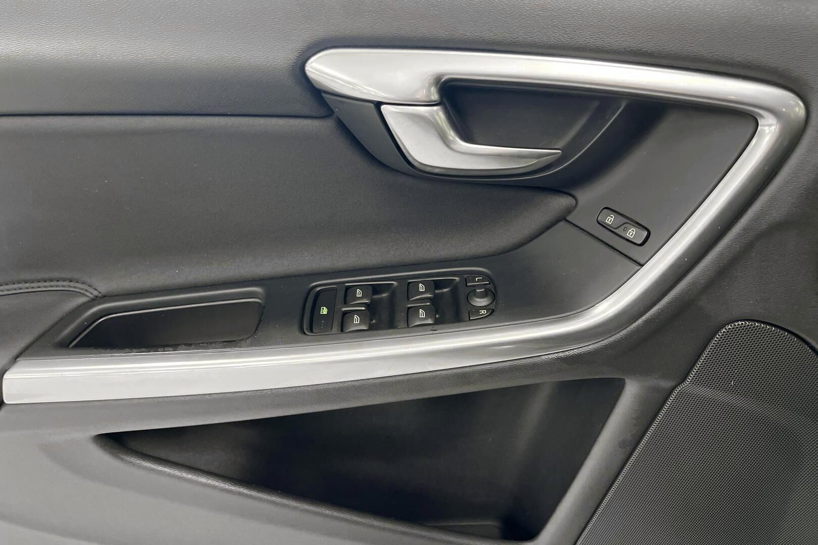 Volvo V60 iso kuva 22