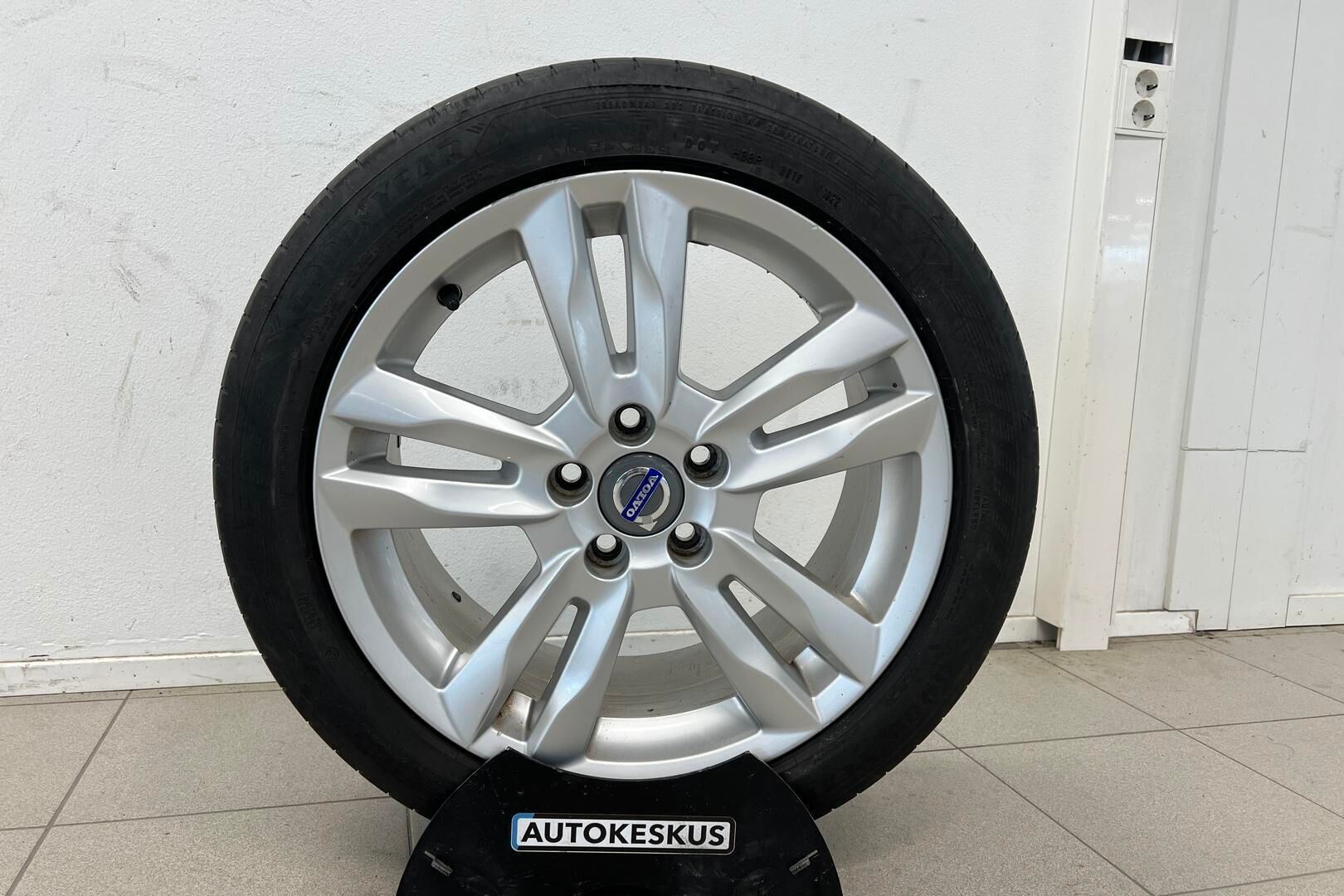 Volvo V60 iso kuva 17