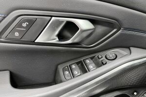 BMW 3-SARJA esikatselu 29