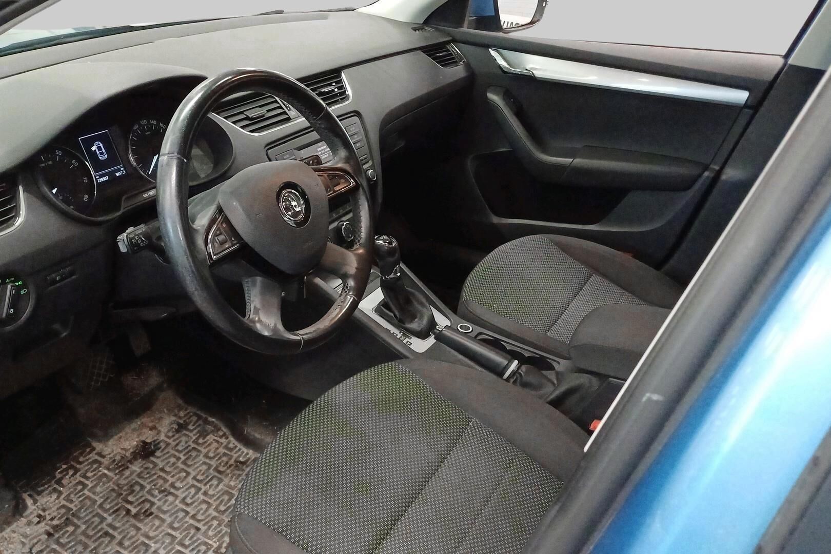 Skoda Octavia iso kuva 1