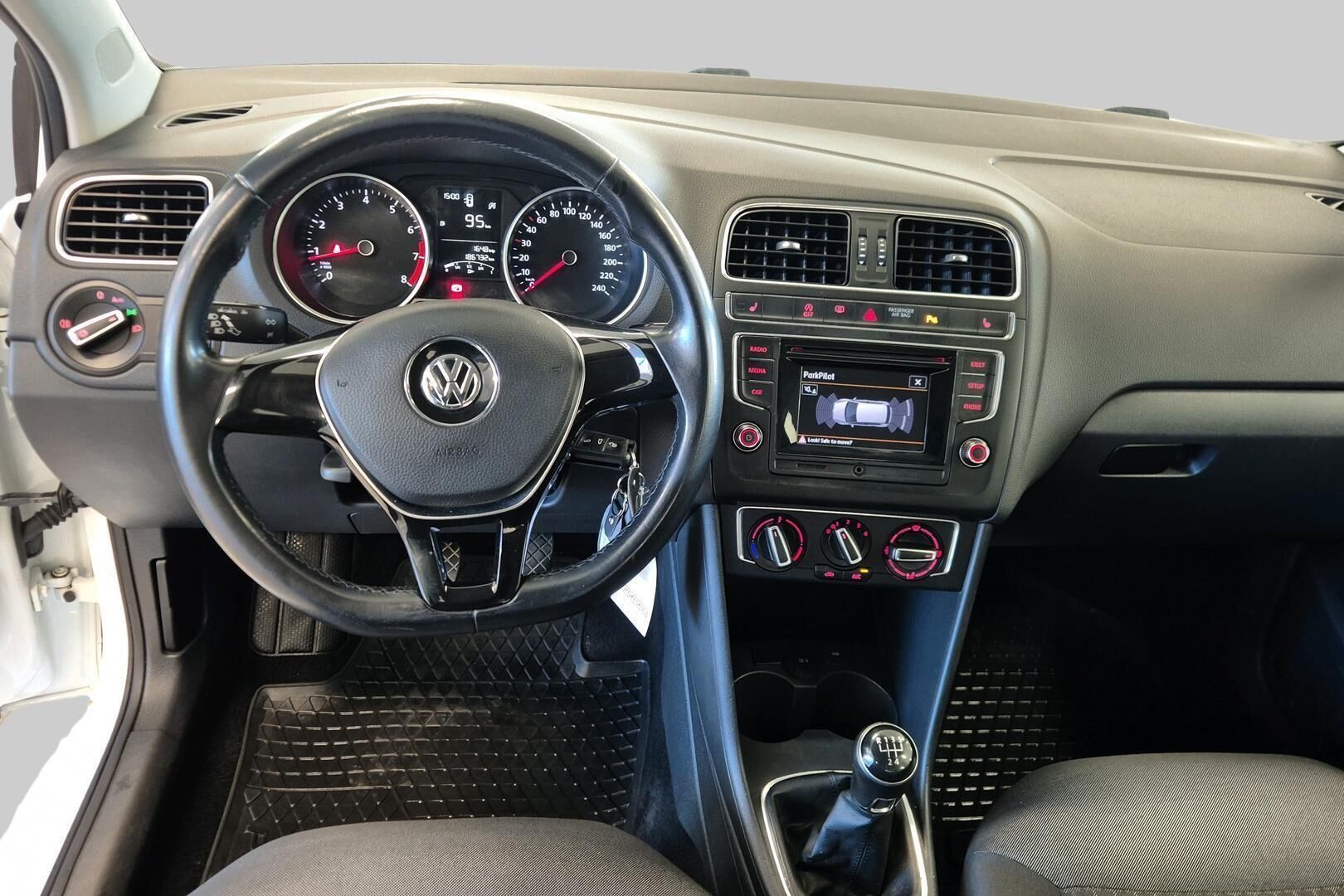 Volkswagen Polo iso kuva 18