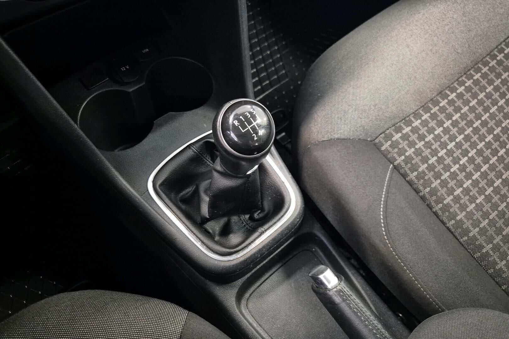Volkswagen Polo iso kuva 7