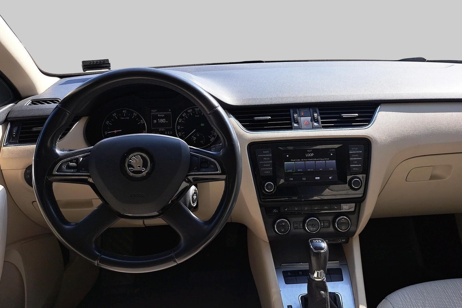 Skoda Octavia iso kuva 2