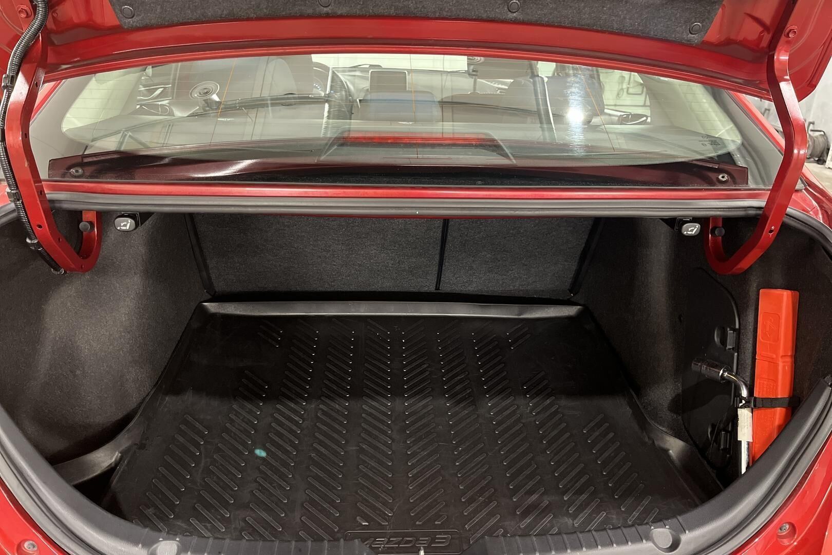 Mazda Mazda3 iso kuva 12