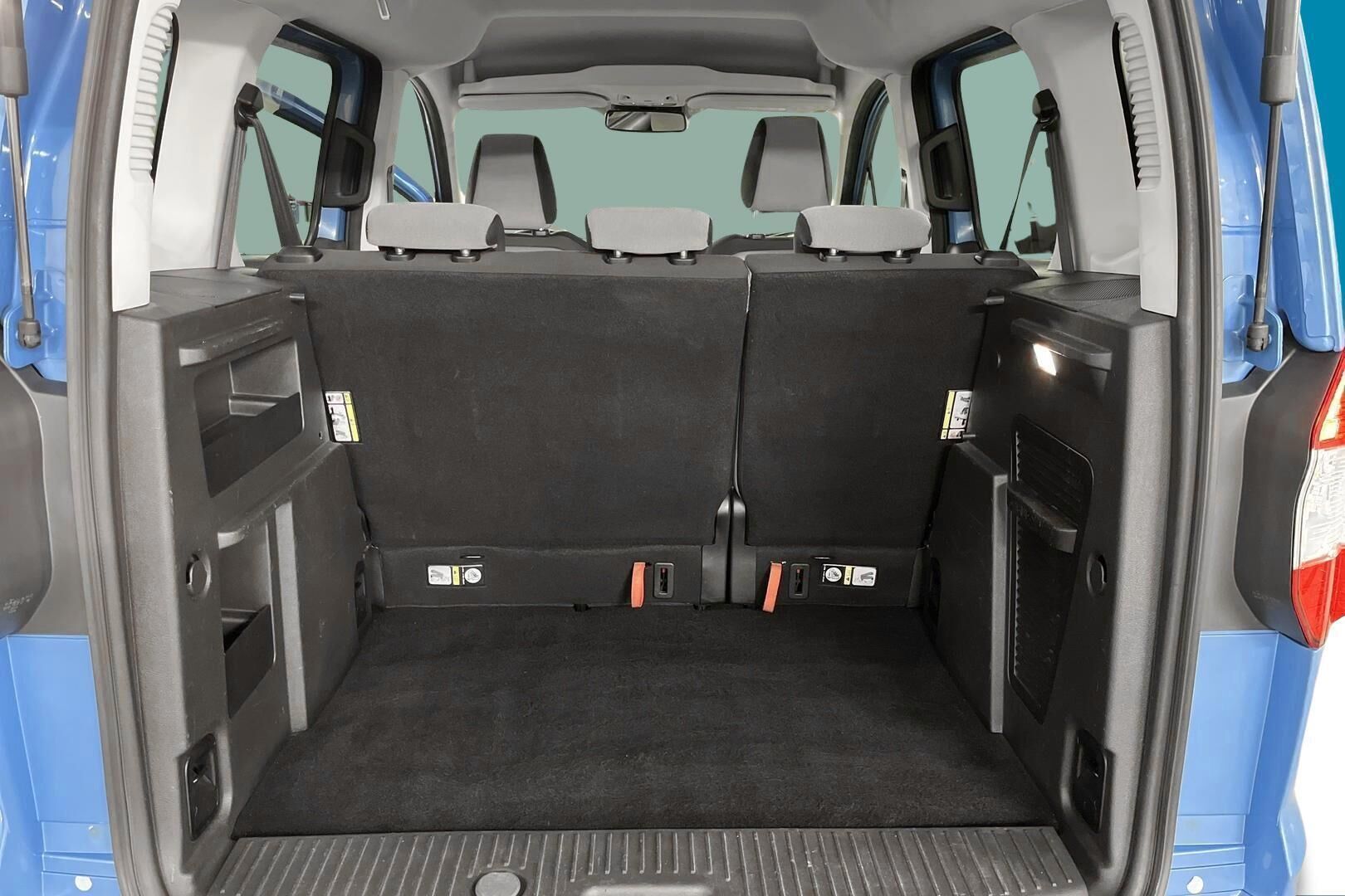 Ford Tourneo Courier iso kuva 12