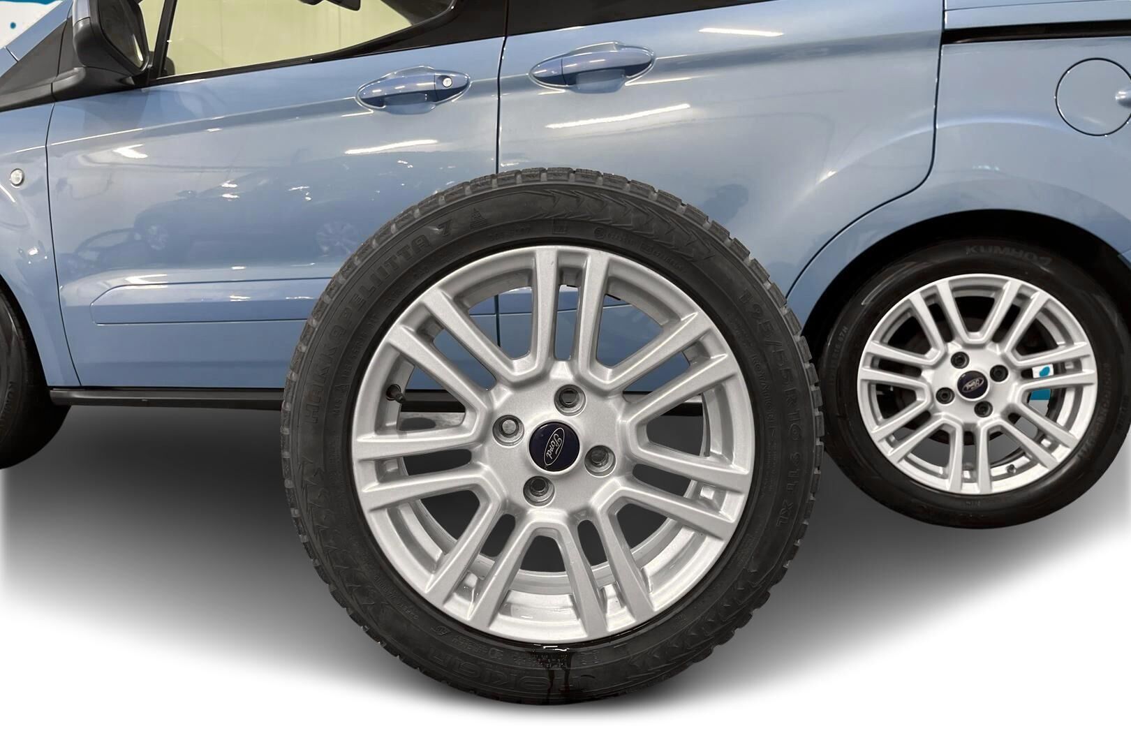 Ford Tourneo Courier iso kuva 17