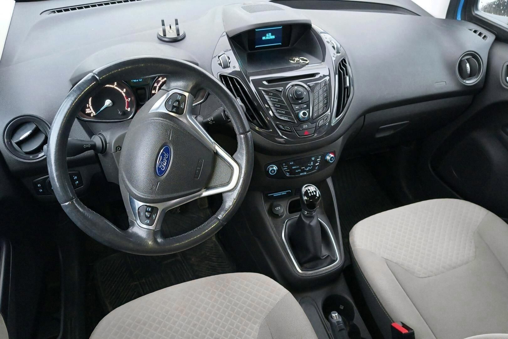 Ford Tourneo Courier iso kuva 2