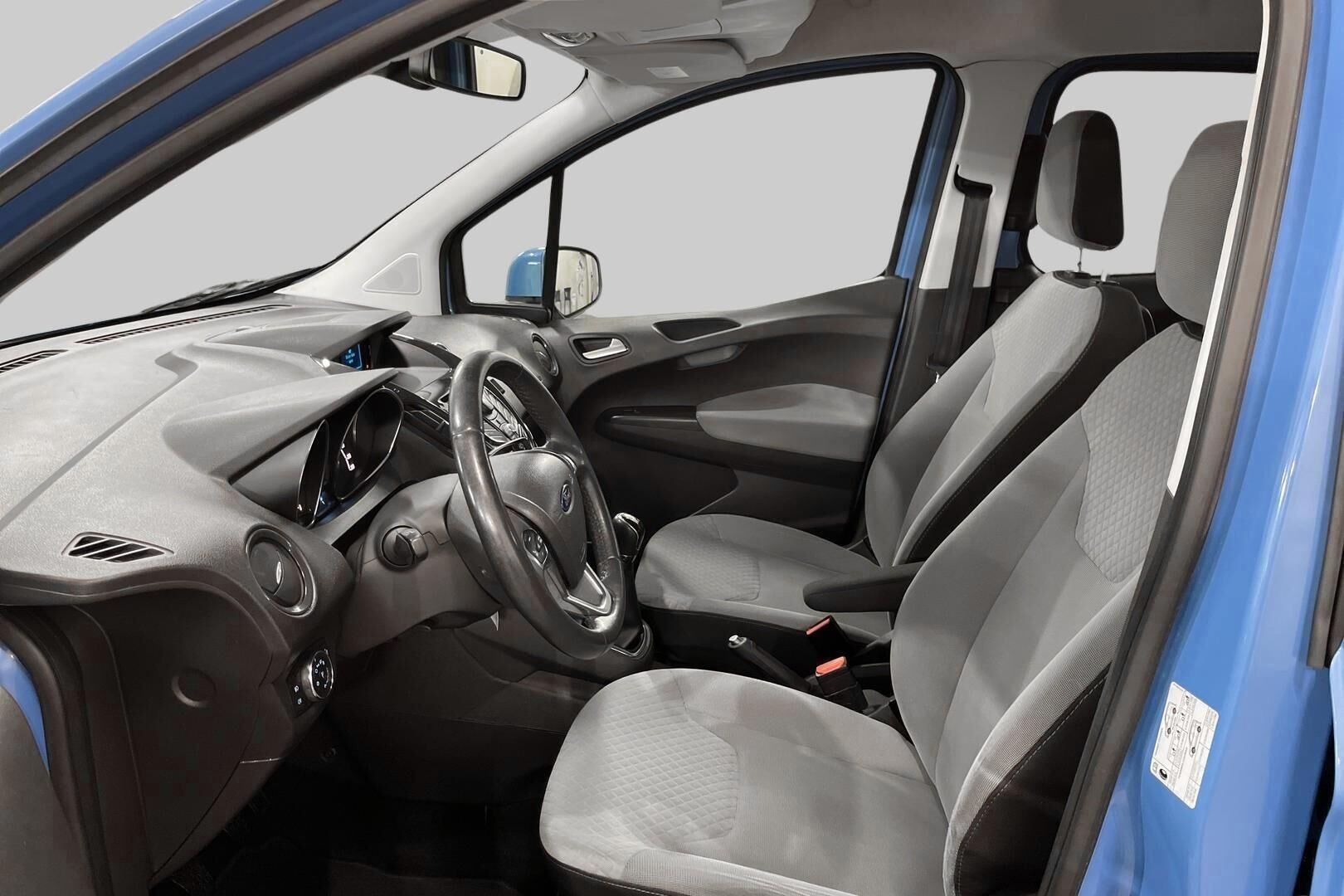 Ford Tourneo Courier iso kuva 9