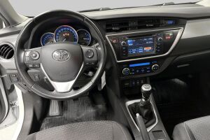 Toyota Auris esikatselu 10