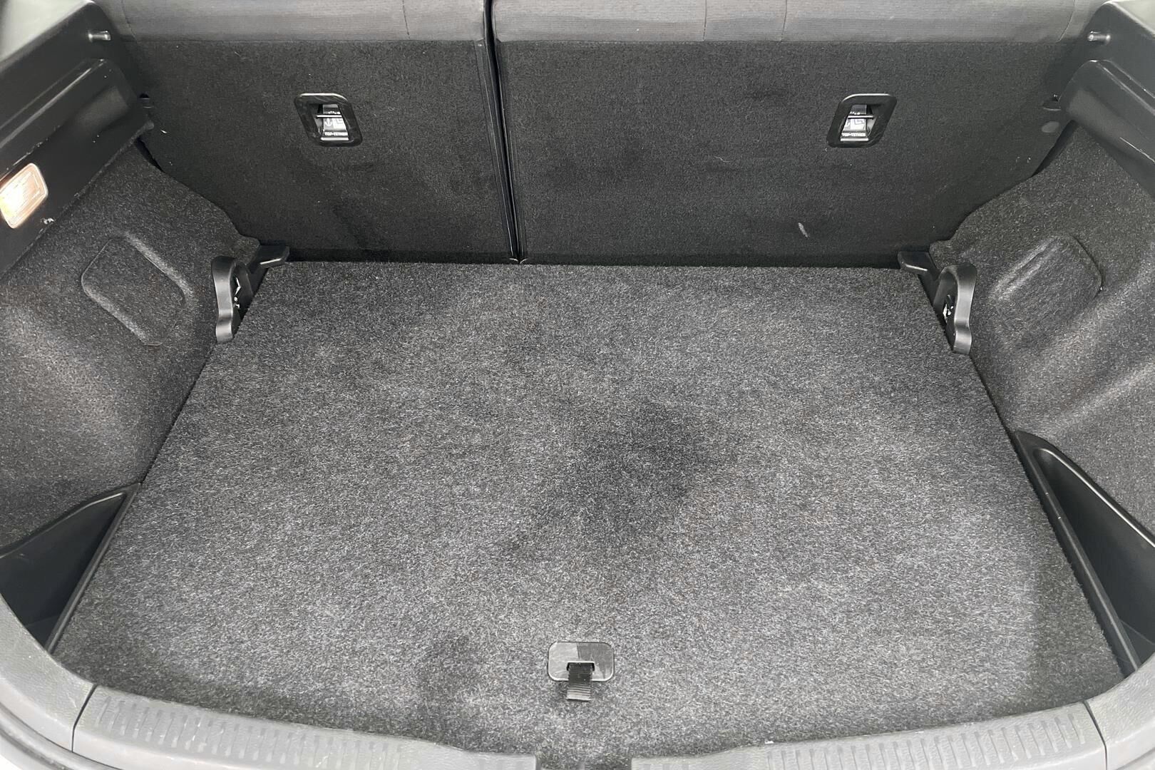 Toyota Auris iso kuva 11