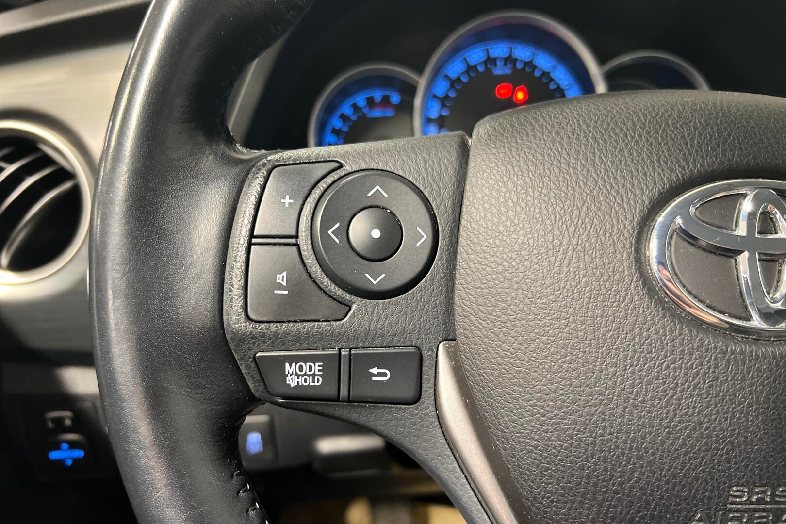 Toyota Auris iso kuva 15