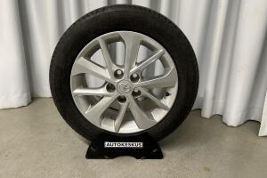 Toyota Auris esikatselu 18