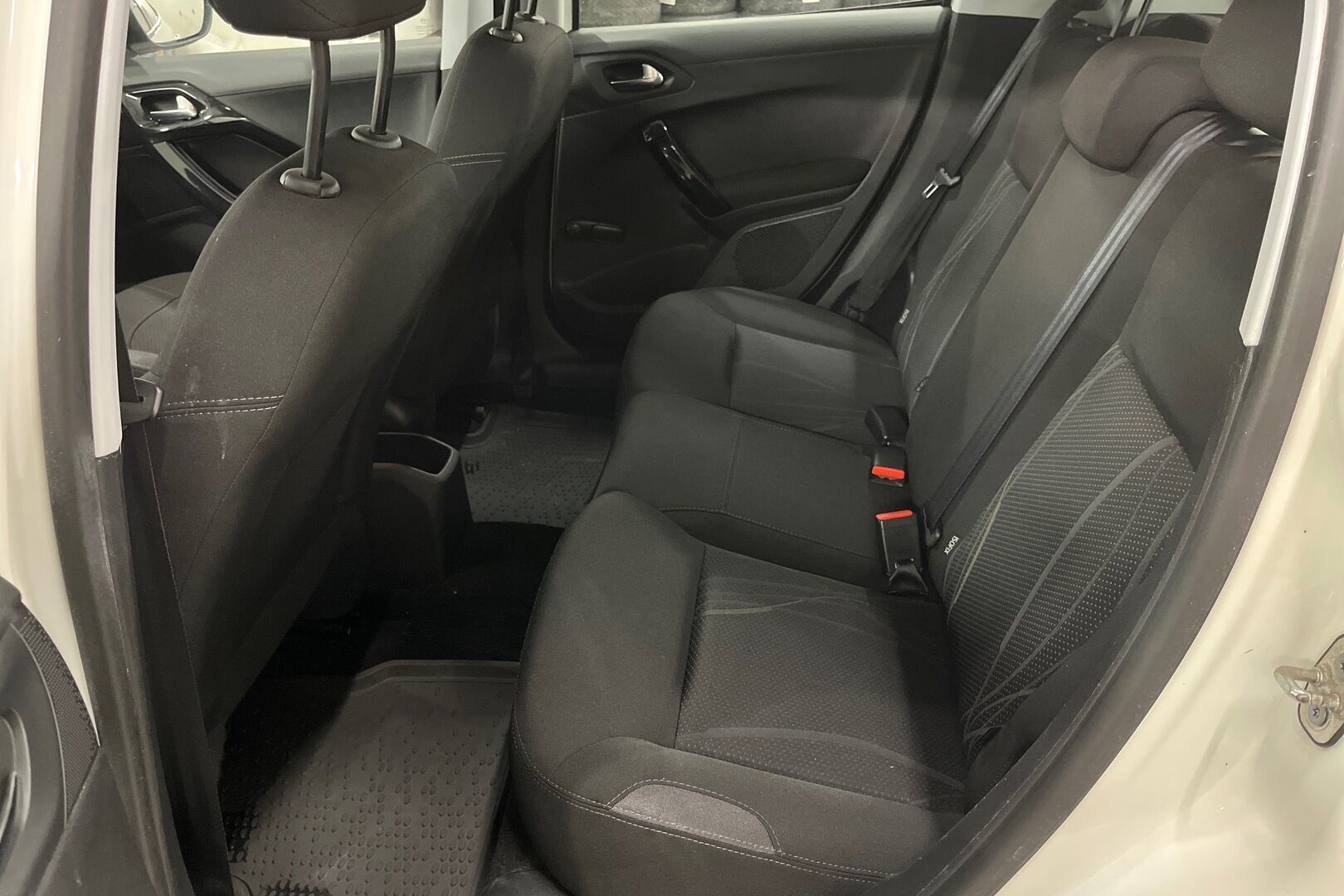 Peugeot 208 iso kuva 7
