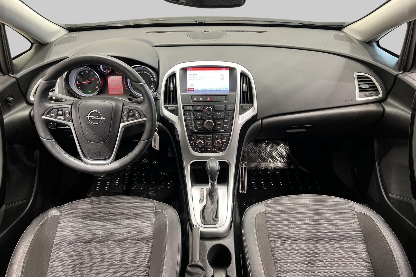 Opel Astra iso kuva 11