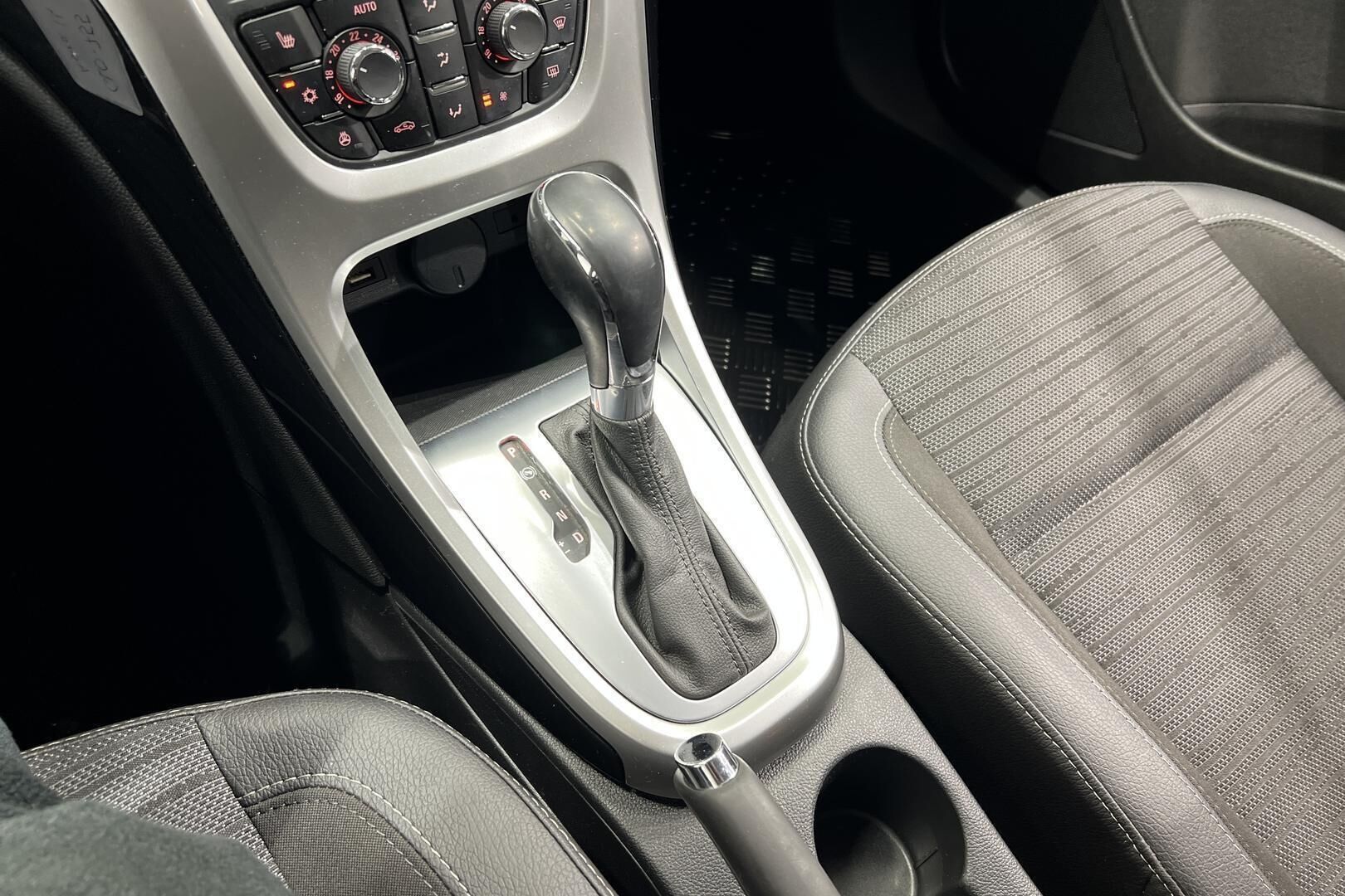 Opel Astra iso kuva 17