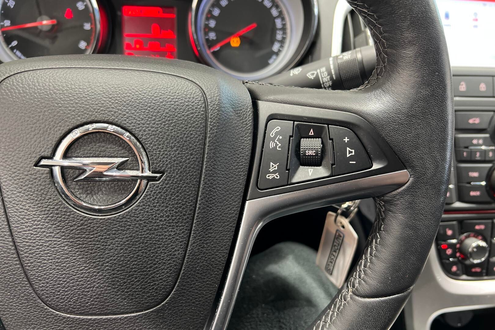 Opel Astra iso kuva 19