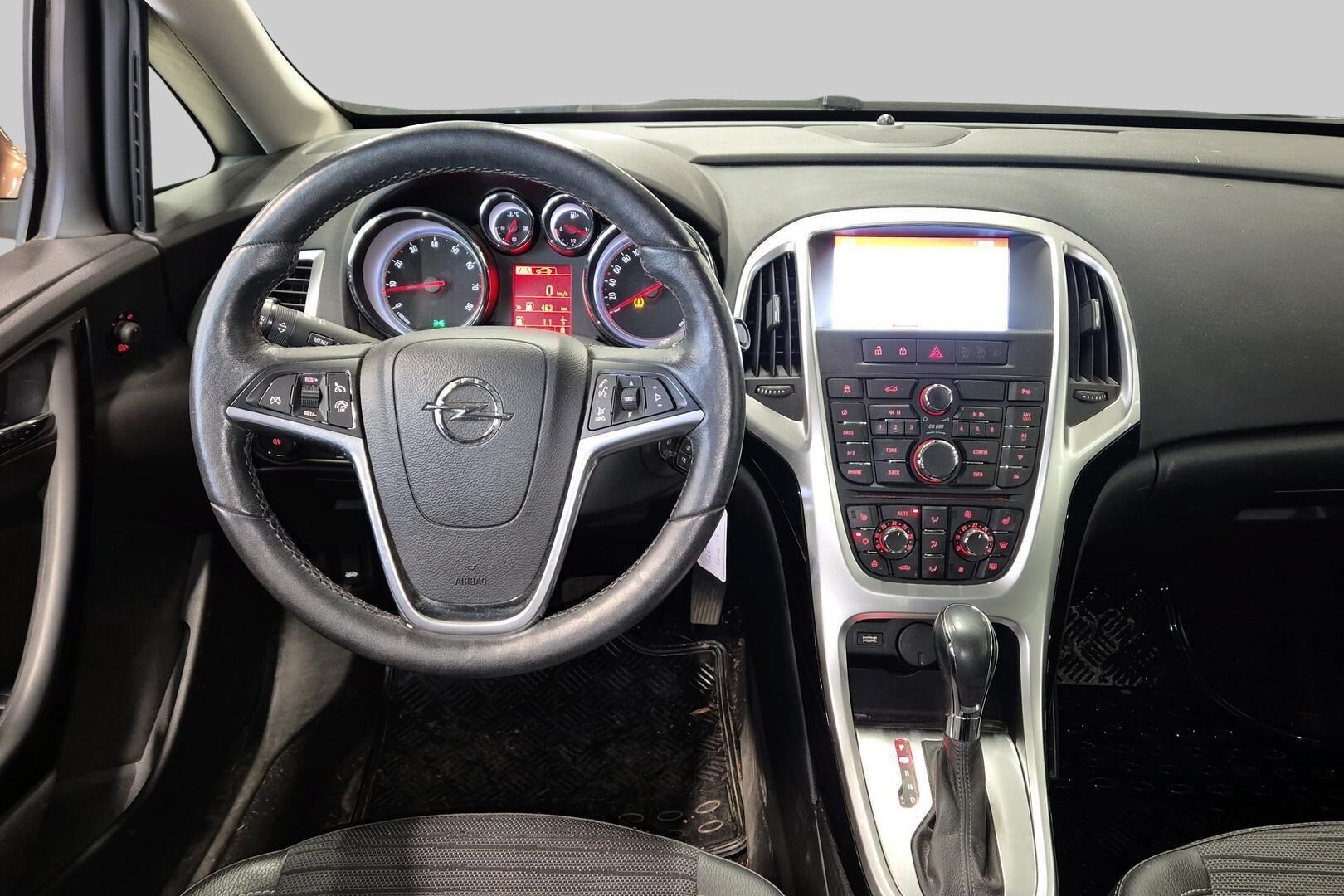 Opel Astra iso kuva 2