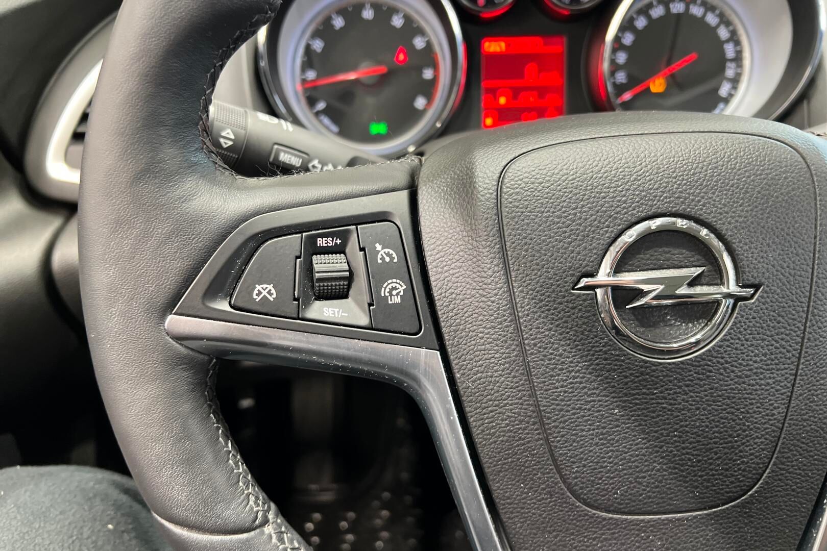 Opel Astra iso kuva 20
