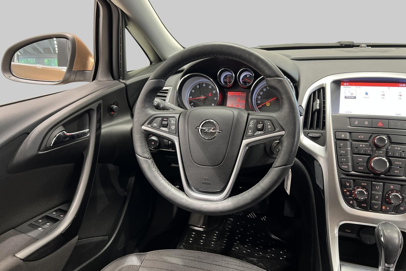 Opel Astra iso kuva 23