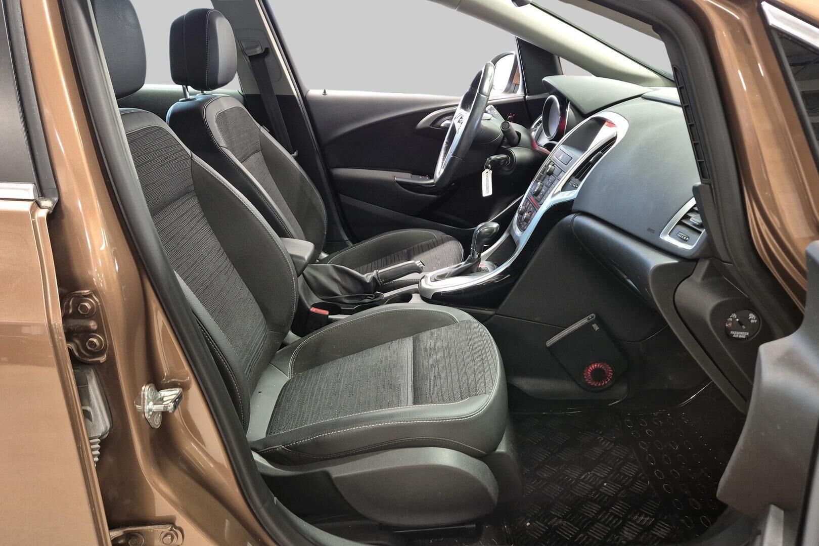 Opel Astra iso kuva 4