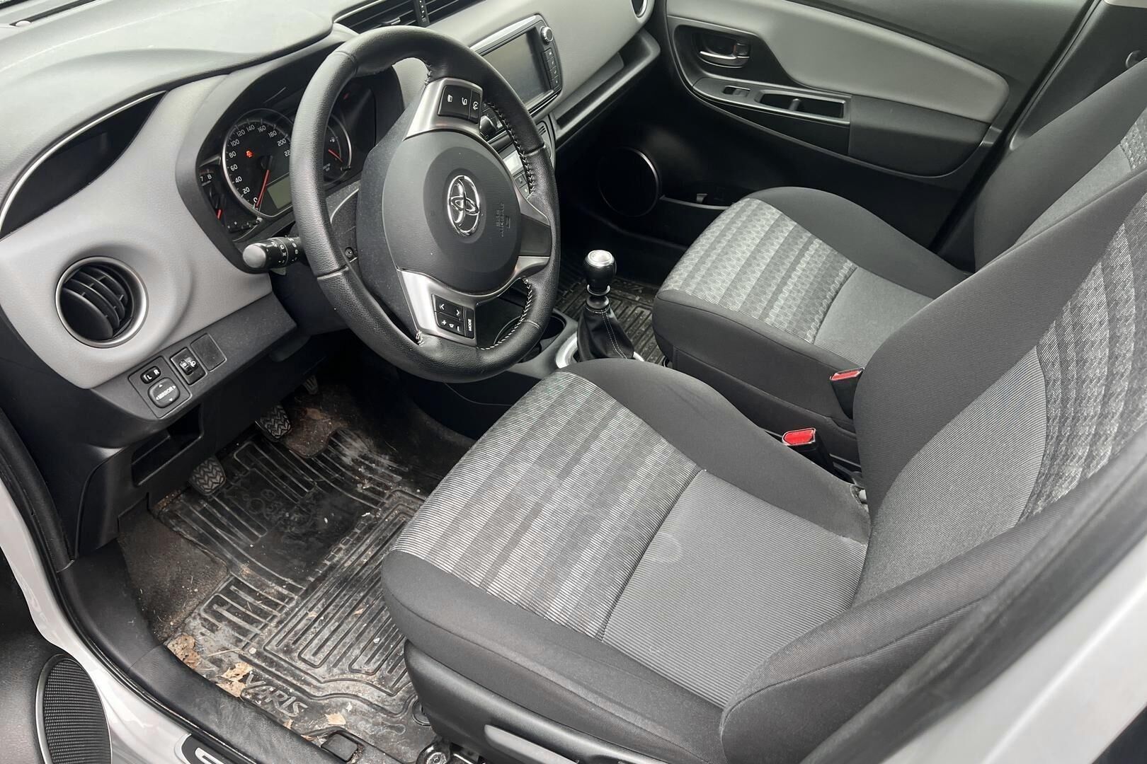 Toyota Yaris iso kuva 1