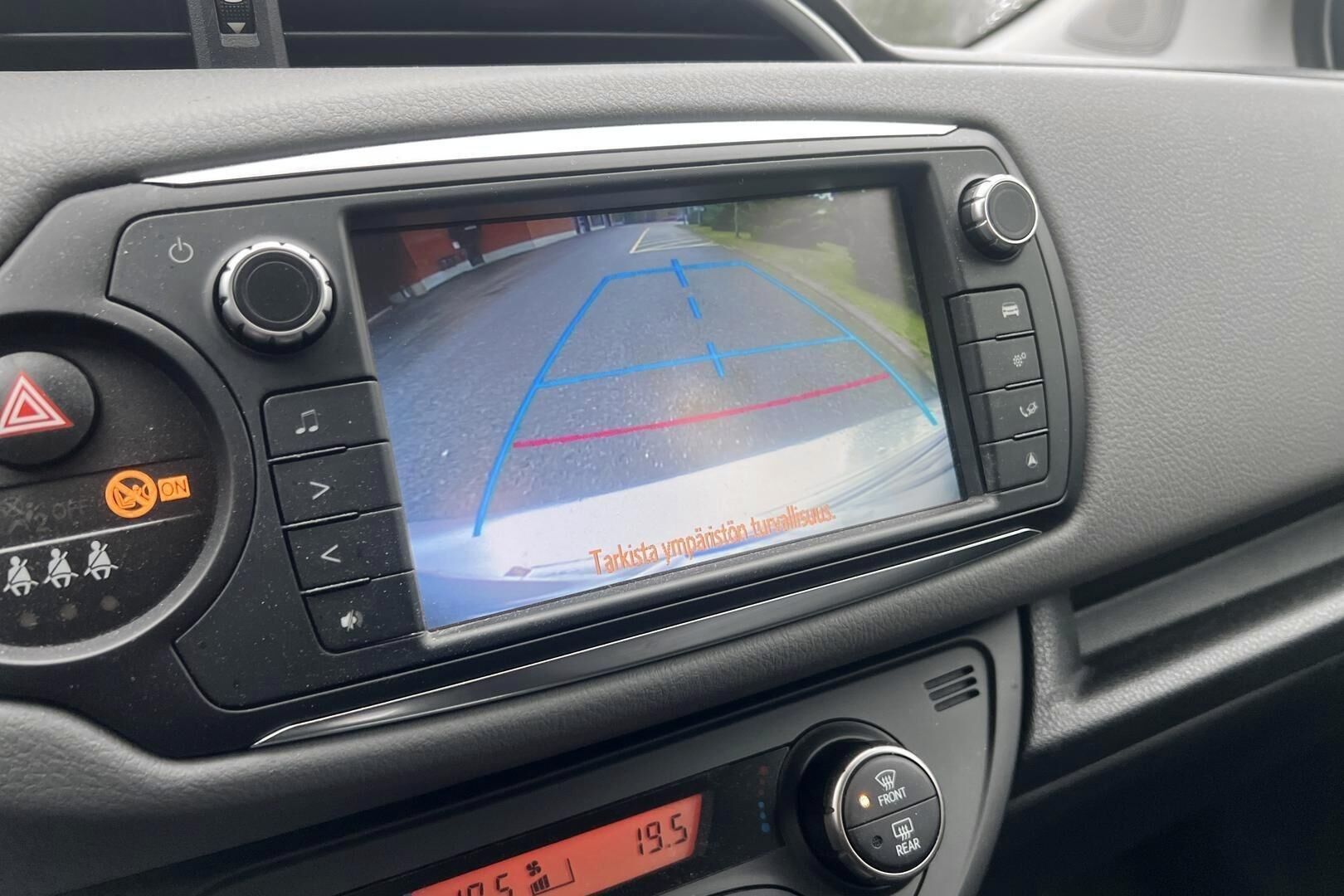 Toyota Yaris iso kuva 6