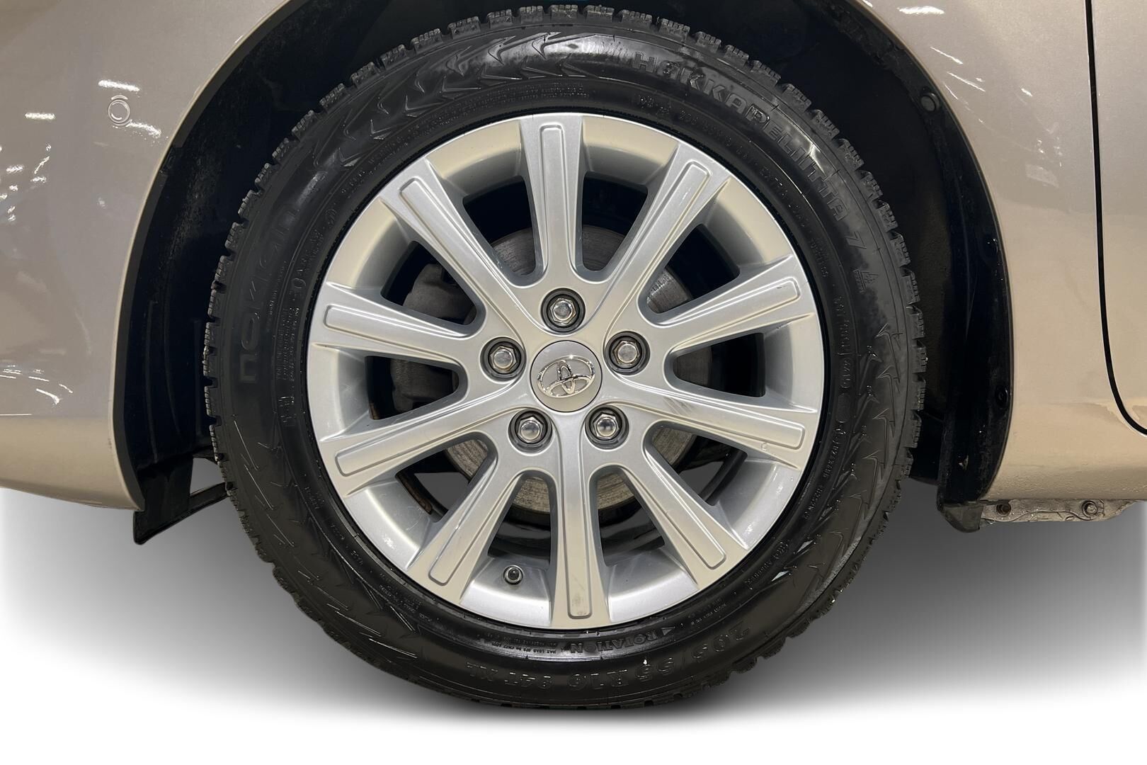 Toyota Auris iso kuva 13