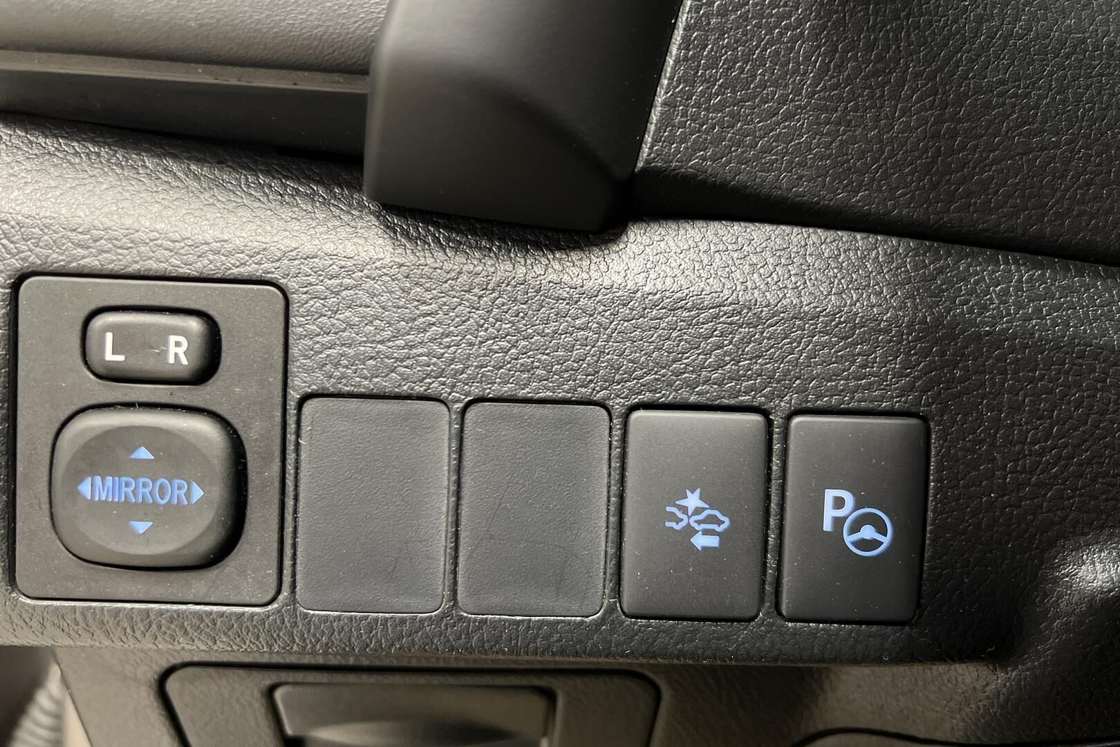 Toyota Auris iso kuva 18