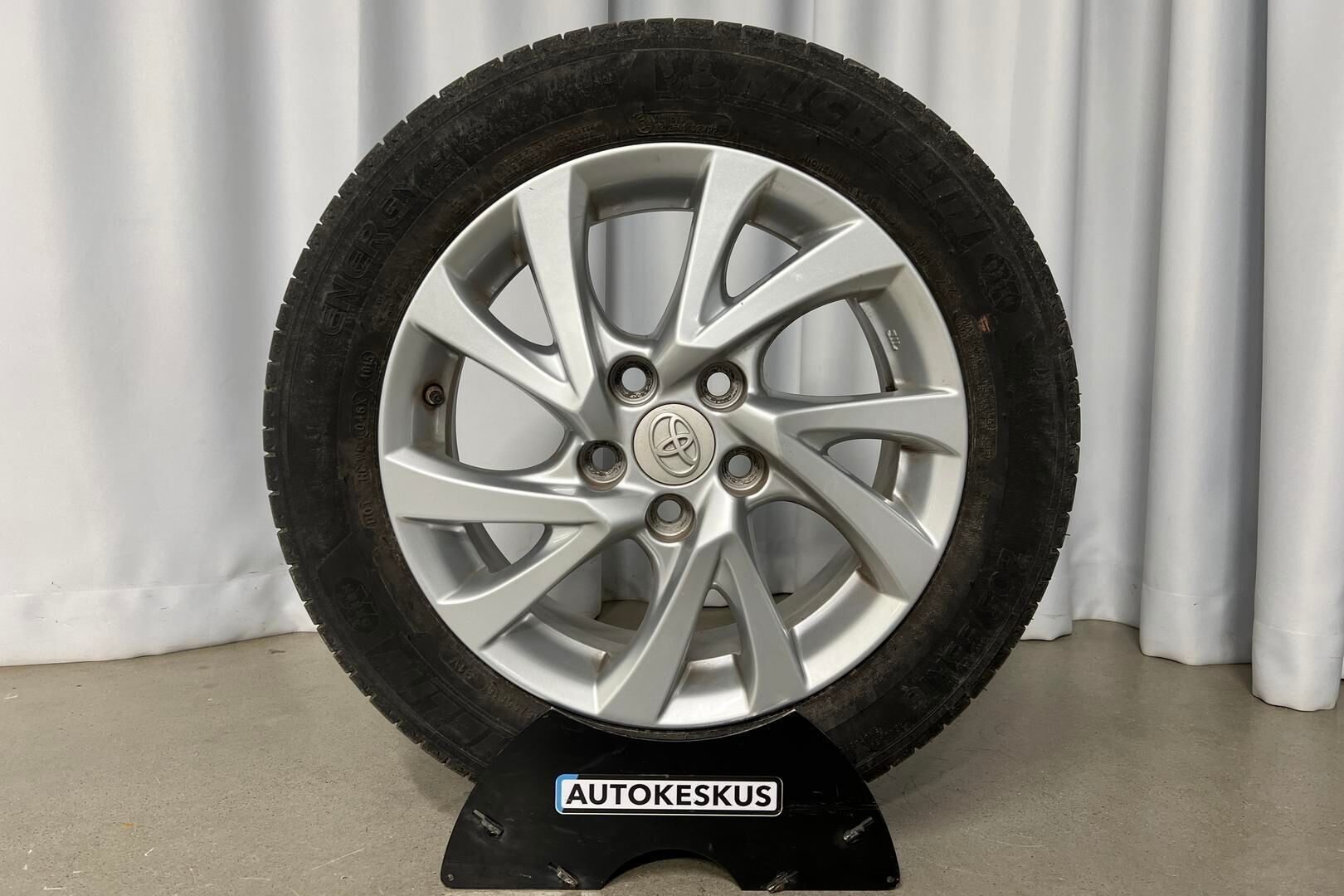 Toyota Auris iso kuva 19