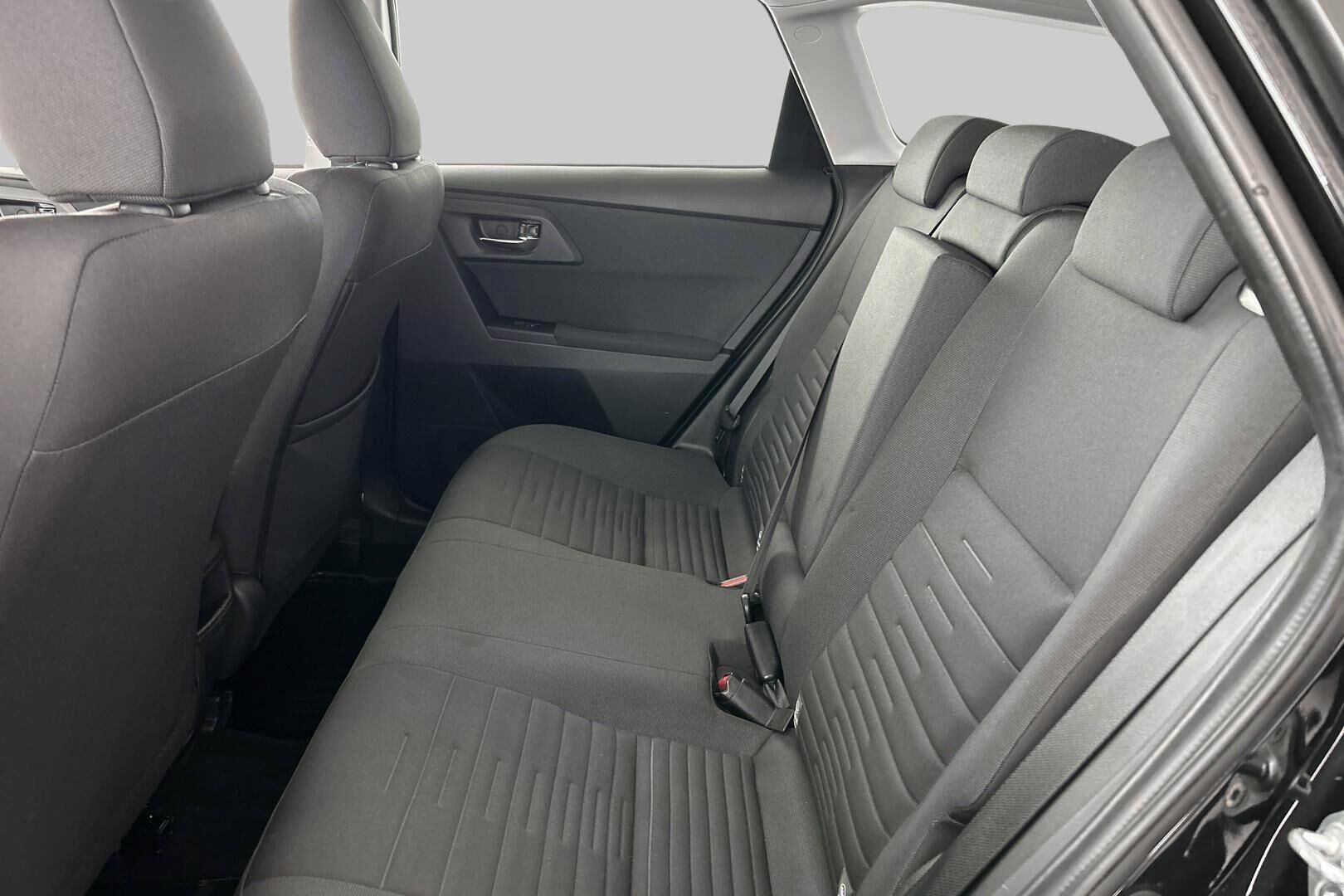 Toyota Auris iso kuva 10