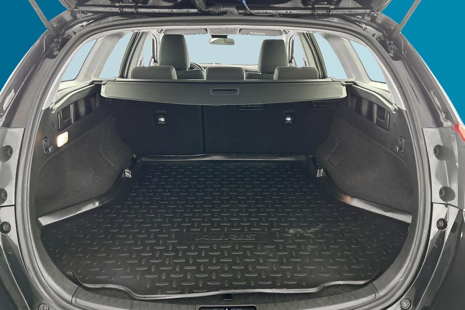 Toyota Auris iso kuva 12