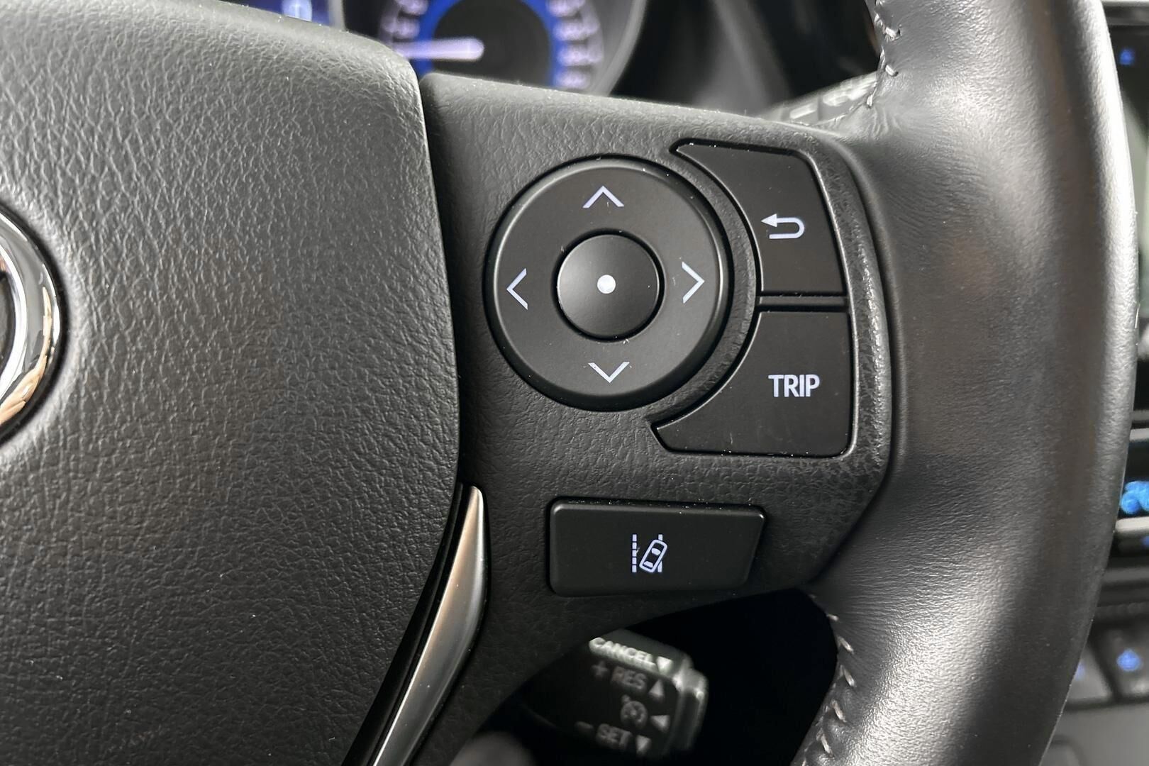 Toyota Auris iso kuva 15