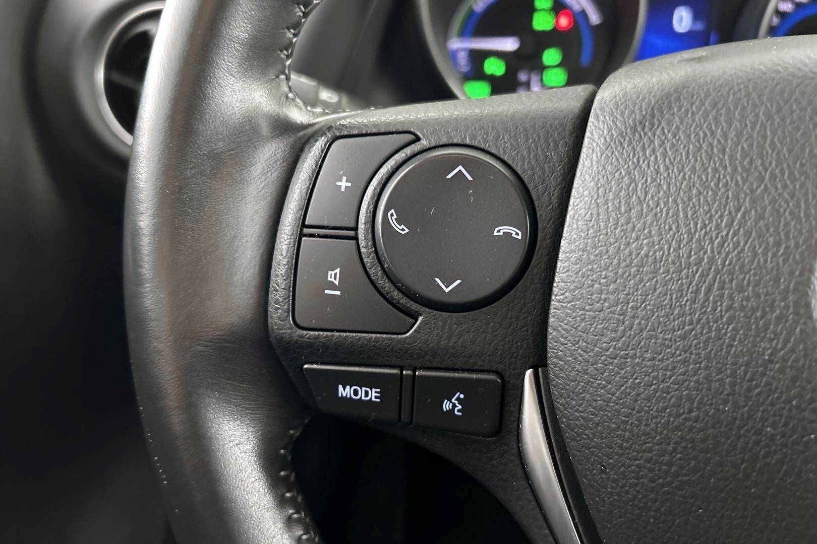 Toyota Auris iso kuva 17