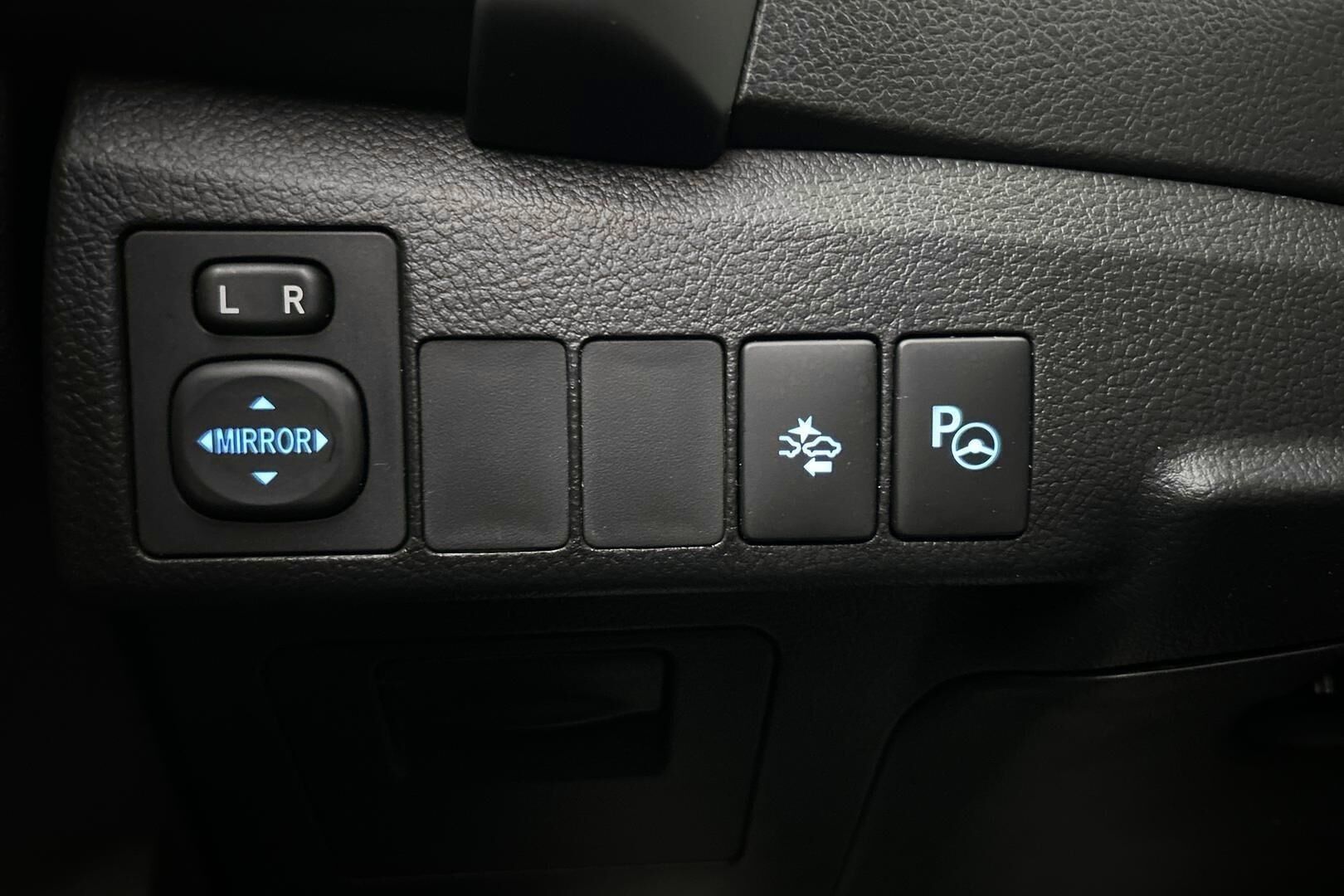 Toyota Auris iso kuva 19