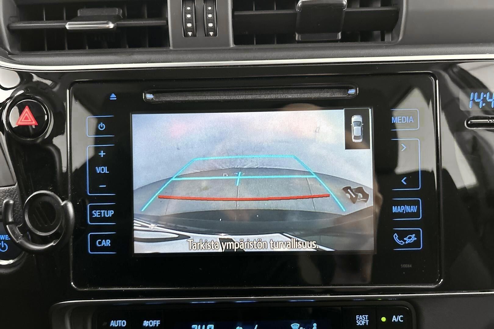 Toyota Auris iso kuva 25
