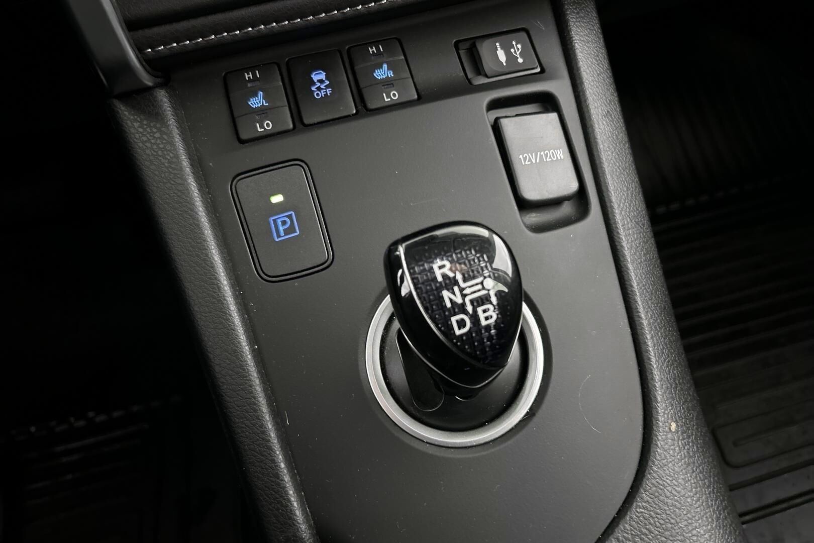 Toyota Auris iso kuva 27