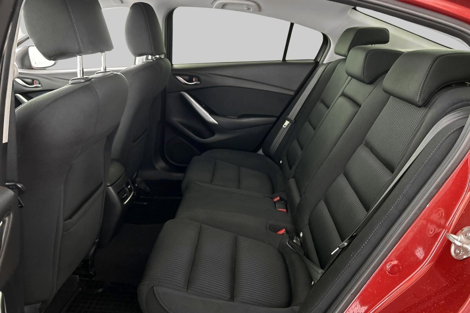Mazda 6 iso kuva 8