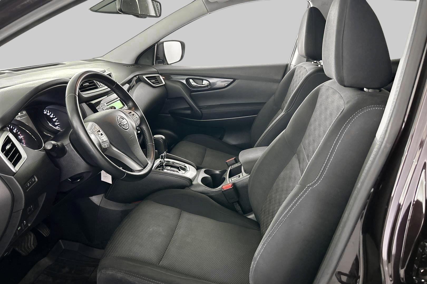Nissan Qashqai iso kuva 8