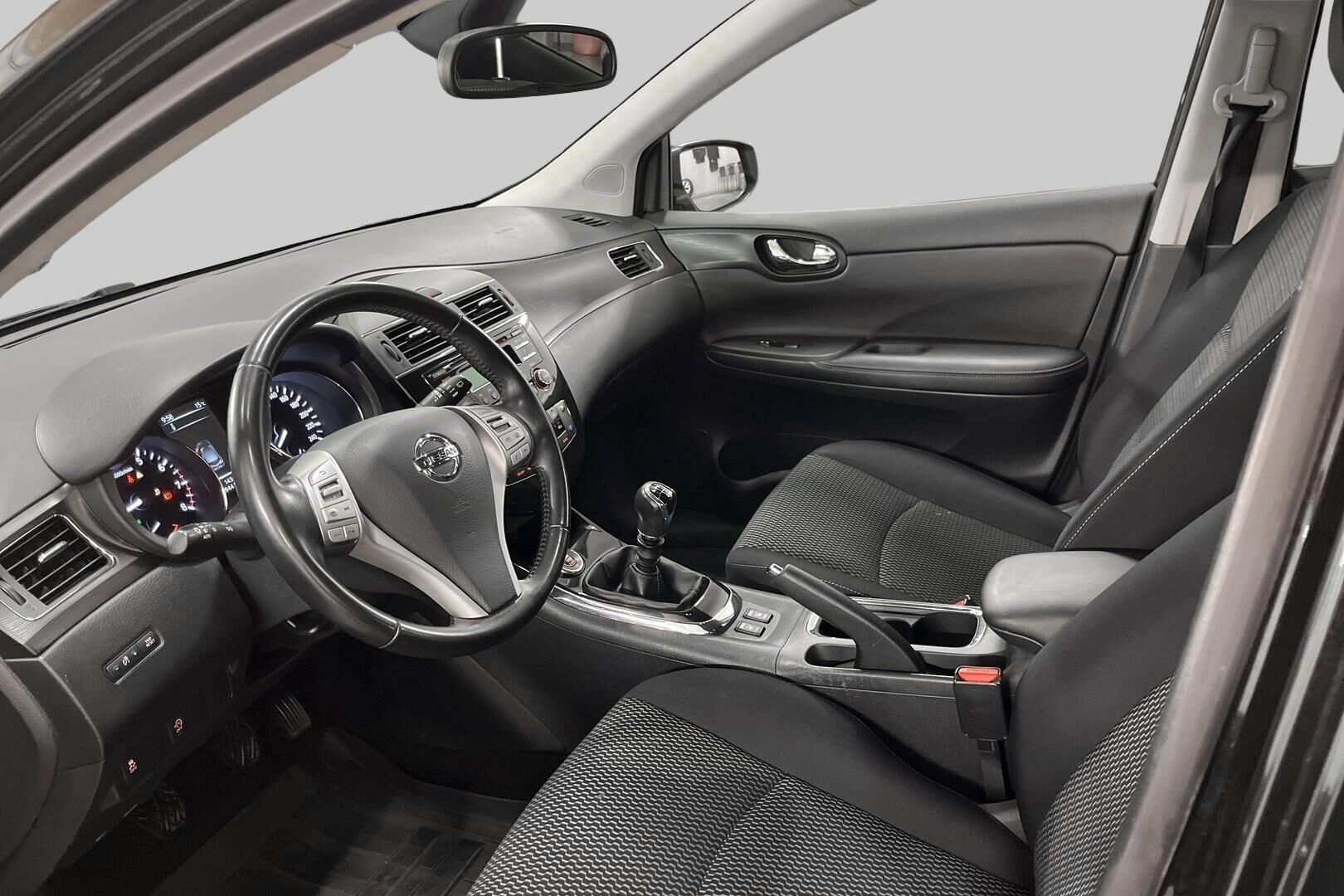 Nissan Pulsar iso kuva 7